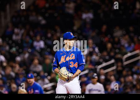 27. September 2023; New York City, New York, New York Mets Pitcher Kodai Senga (34), der sich für ein Pitch gegen Miami Marlins-Batter im Citi Field einsetzt. (Ariel Fox/Bild des Sports) Stockfoto