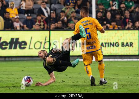 Tigres UANL-Mittelfeldspieler Rafael Carioca (5) und LAFC-Verteidiger Giorgio Chiellini (14) kollidieren beim Finale des Campeones Cup 2023, Mittwoch, 2. September Stockfoto