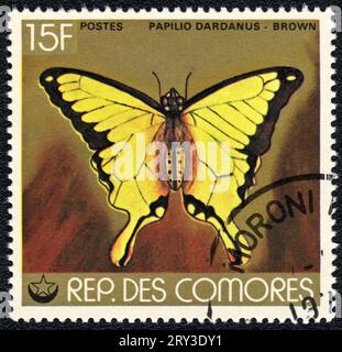 Ein REP.COMORES gedruckter Stempel zeigt den Schmetterling papilio dardanus, Schwalbenschwanz, aus der Serie um 1977 Stockfoto