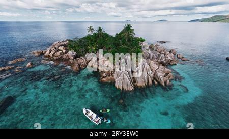 Saint Pierre Island, Seychellen 🏝️ die weißen Sandstrände, das kristallklare Wasser und die üppige Vegetation machen diesen Ort zu einem wahren Paradies Stockfoto