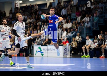 Gummersbach, Deutschland. September 2023 28. Milos Vujovic (VfL Gummersbach, #6) LIQUI MOLY Handball Bundesliga: VfL Gummersbach - HC Erlangen; Schwalbe Arena, Gummersbach, 28.09.2023 Credit: dpa/Alamy Live News Stockfoto