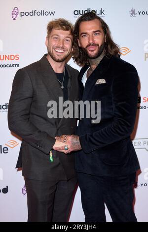 London, UK . 28 . September 2023 . Sam Thompson und Pete Wicks wurden bei den Podcast Awards 2023 im Outernet Global vorgestellt. Quelle: Alan D West/EMPICS/Alamy Live News Stockfoto