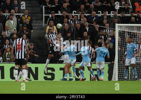 Newcastle, Großbritannien, 27. September 2023. Joelinton von Newcastle United geht beim dritten Spiel des Carabao Cup zwischen Newcastle United und Manchester City in St. James's Park, Newcastle am Mittwoch, den 27. September 2023. (Foto: Mark Fletcher | MI News) Credit: MI News & Sport /Alamy Live News Stockfoto