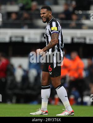 Newcastle, Großbritannien, 27. September 2023. Der Jamaal Lascelles von Newcastle United feiert bei der letzten Pfiff während des Carabao Cup-Spiels in der dritten Runde zwischen Newcastle United und Manchester City in St. James's Park, Newcastle am Mittwoch, den 27. September 2023. (Foto: Mark Fletcher | MI News) Credit: MI News & Sport /Alamy Live News Stockfoto