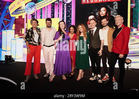 Gastgeber sind Stephen Bailey (rechts) und Zoe Lyon mit den Gewinnern von Listeners' Choice mit RedHanded bei den British Podcast Awards in Outernet London. Bilddatum: Donnerstag, 28. September 2023. Stockfoto