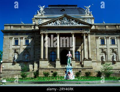 Schiller-Gedenkstätte vor dem Theater, Wiesbaden, Hessen, Schillerdenkmal vor dem hessischen Staatstheater, Wiesbaden, Hessen, Deutschland Stockfoto