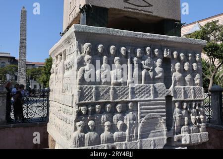 BAS-Relief auf dem Theodosius-Obelisken-Sockel des Kaiserlichen Hippodroms (bei Meydani) in Istanbul Stockfoto