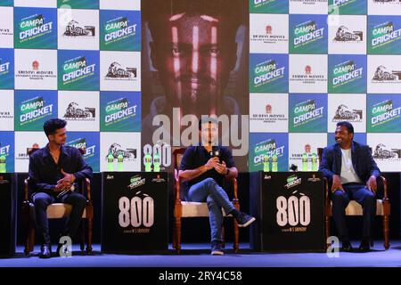 Kolkata, Indien. September 2023 28. (L-R) der Bollywood-Schauspieler Madhur Mitta, Indiens ehemaliger Cricket-Kapitän Sourav Ganguly und Sri Lankas ehemaliger Cricket-Spieler Muttiah Muralitharan nehmen am 28. September 2023 in Kolkata City, I ndia, an einer Pressekonferenz Teil, um seinen bevorstehenden Sport-Biopic-Film "'˜800' zu promoten (Credit Image: © Dipa Chakraborty/Okular über ZUMA Press Wire) NUR REDAKTIONELLE VERWENDUNG! Nicht für kommerzielle ZWECKE! Stockfoto