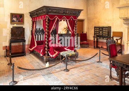 Amboise, Frankreich - 12. August 2023: Das historische Schlafzimmer von Leonardo da Vinci im Clos Luce in Amboise, wo der Künstler die letzten drei Jahre lebte Stockfoto