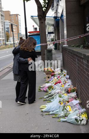 Szene der tödlichen Messerstecherei, bei der Elianne Andam, eine Schülerin der Privatschule Old Palace of John Whitgift, gestern um 8:30 Uhr angegriffen und getötet wurde, als sie am 28. September 2023 in Croydon, South London, Croydon, London, UK aus dem Bus stieg Stockfoto