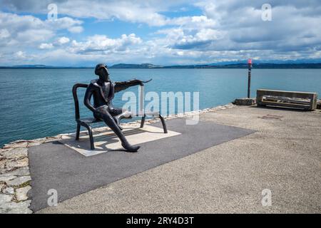 Neuchatel, Schweiz - 7. August 2023: Künstlerische Skulptur von Victor Gulschenko namens Transformation als Leihgabe an die Stadt Neuchatel Stockfoto