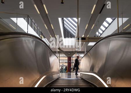 Farringdon Station, die Elizabeth Line, ist eine hybride Hochfrequenz-Nahverkehrsbahn in London und seinen Vororten Stockfoto