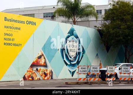 Beverly Hills, Kalifornien - September 2023: Die U-Bahn-Station Wilshire/Rodeo D Line wird derzeit gebaut. Dieses Projekt soll 2025 in Betrieb genommen werden Stockfoto