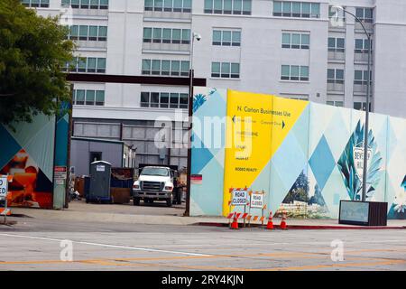 Beverly Hills, Kalifornien - September 2023: Die U-Bahn-Station Wilshire/Rodeo D Line wird derzeit gebaut. Dieses Projekt soll 2025 in Betrieb genommen werden Stockfoto