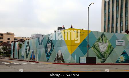 Beverly Hills, Kalifornien - September 2023: Die U-Bahn-Station Wilshire/Rodeo D Line wird derzeit gebaut. Dieses Projekt soll 2025 in Betrieb genommen werden Stockfoto