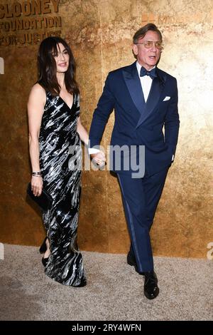 New York, USA. September 2023 28. Rachel Weisz und Daniel Craig auf dem roten Teppich bei der Veranstaltung der Clooney Foundation for Justice zu Ehren mutiger Verteidiger der Justiz in den Albies, veranstaltet von Amal und George Clooney und dem Präsidenten der Ford Foundation, Darren Walker, die am 28. September 2023 in der New York Public Library stattfand. (Foto: Anthony Behar/SIPA USA) Credit: SIPA USA/Alamy Live News Stockfoto