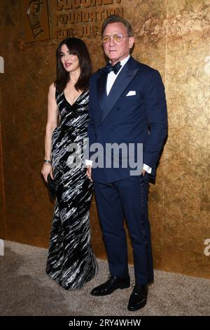 New York, USA. September 2023 28. Rachel Weisz und Daniel Craig auf dem roten Teppich bei der Veranstaltung der Clooney Foundation for Justice zu Ehren mutiger Verteidiger der Justiz in den Albies, veranstaltet von Amal und George Clooney und dem Präsidenten der Ford Foundation, Darren Walker, die am 28. September 2023 in der New York Public Library stattfand. (Foto: Anthony Behar/SIPA USA) Credit: SIPA USA/Alamy Live News Stockfoto