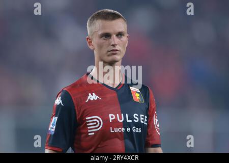 Genua, Italien. September 2023 28. Albert Gudmundsson vom Genua CFC schaut während des Spiels der Serie A in Luigi Ferraris, Genua, zu. Auf dem Bild sollte stehen: Jonathan Moscrop/Sportimage Credit: Sportimage Ltd/Alamy Live News Stockfoto