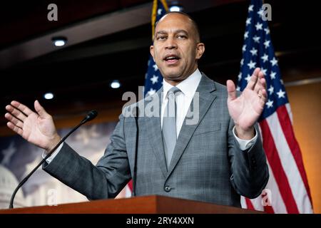 Washington, Usa. September 2023 28. US-Repräsentant Hakeem Jeffries (D-NY) spricht auf einer Pressekonferenz im US-Kapitol. Quelle: SOPA Images Limited/Alamy Live News Stockfoto