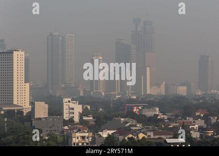 Jakarta, Indonesien - 23. September 2023: Luftverschmutzung in Jakarta, der Hauptstadt Indonesiens. Stockfoto