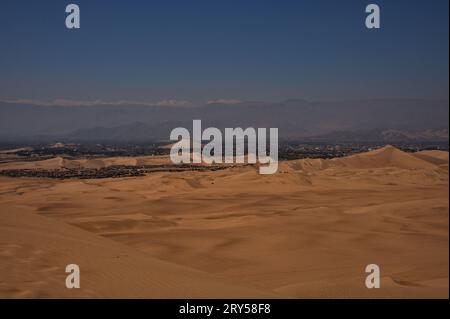 Sanddünen der Huacachine-Wüste in Peru Stockfoto