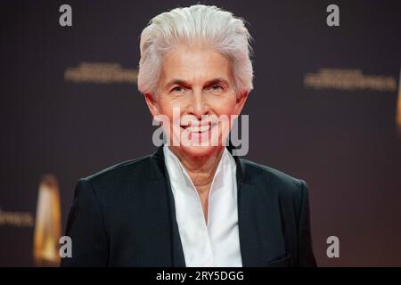 Marie-Agnes STRACK-ZIMMERMANN, Politikerin, FDP, Roter Teppich, Red Carpet Show, Ankunft, Ankunft, Verleihung des Deutschen Fernsehpreises, der Deutsche Fernsehpreis 2023, Deutscher Fernsehpreis 2023 in den MMC Studios Köln, am 28.09.2023. *** Marie Agnes STRACK ZIMMERMANN, Politikerin, FDP, roter Teppich, rote Teppichshow, Anreise, Anreise, Deutscher Fernsehpreis, Deutscher Fernsehpreis 2023, Deutscher Fernsehpreis 2023 in den MMC Studios Köln, am 28 09 2023 Credit: Imago/Alamy Live News Stockfoto