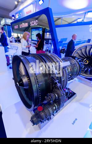 PowerJet SaM146 Turbofan-Motor-Display-Stand auf der Farnborough International Airshow Messe 2016, Großbritannien. Russische Luft- und Raumfahrtindustrie Stockfoto