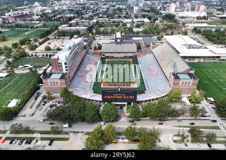 Eine allgemeine Gesamtansicht des Memorial Stadions auf dem Campus der University of Illinois Urbana-Champaign, Donnerstag, 21. September 2023, in Champaign, Abb. Stockfoto