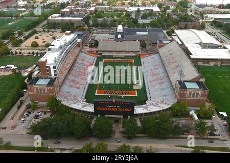 Eine allgemeine Gesamtansicht des Memorial Stadions auf dem Campus der University of Illinois Urbana-Champaign, Donnerstag, 21. September 2023, in Champaign, Abb. Stockfoto