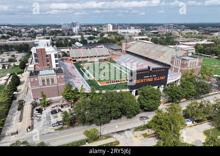 Eine allgemeine Gesamtansicht des Memorial Stadions auf dem Campus der University of Illinois Urbana-Champaign, Donnerstag, 21. September 2023, in Champaign, Abb. Stockfoto