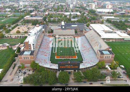 Eine allgemeine Gesamtansicht des Memorial Stadions auf dem Campus der University of Illinois Urbana-Champaign, Donnerstag, 21. September 2023, in Champaign, Abb. Stockfoto