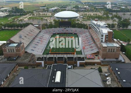 Eine allgemeine Gesamtansicht des Memorial Stadions auf dem Campus der University of Illinois Urbana-Champaign, Donnerstag, 21. September 2023, in Champaign, Abb. Stockfoto