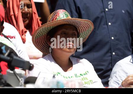 Naucalpan, Mexiko. September 2023 28. September 28, 2023, Naucalpan, Mexiko: Cristina Bautista, Mutter von Benjamin Bautista, auf der Pressekonferenz für den Fall Ayotzinapa außerhalb des Militärlagers 1 in der Gemeinde Naucalpan, Bundesstaat Mexiko. Am 28. September 2023 in Naucalpan, Mexiko (Foto: Luis Barron/Eyepix Group). Quelle: Eyepix Group/Alamy Live News Stockfoto