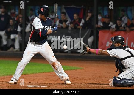 Brünn, Tschechische Republik. September 2023 28. Filip Smola (CZE) in Aktion beim Viertelfinalspiel der Baseball-Europameisterschaft Tschechische Republik gegen Vereinigtes Königreich in Brünn, Tschechische Republik, 28. September 2023. Quelle: Vaclav Salek/CTK Photo/Alamy Live News Stockfoto