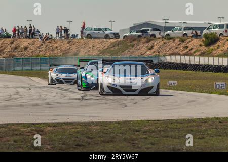 Die SAES-Langstrecken-Rennserie hier auf dem Aldo Scribante Raceway Stockfoto