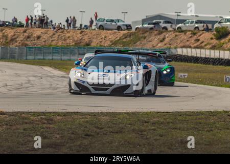 Die SAES-Langstrecken-Rennserie hier auf dem Aldo Scribante Raceway Stockfoto