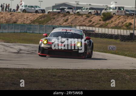 Die SAES-Langstrecken-Rennserie hier auf dem Aldo Scribante Raceway Stockfoto