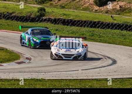 Die SAES-Langstrecken-Rennserie hier auf dem Aldo Scribante Raceway Stockfoto