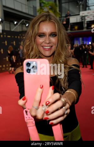 Laura Karasek bei der Verleihung des Deutschen Fernsehpreises in Köln 28.09. 2023 *** Laura Karasek bei der Verleihung des Deutschen Fernsehpreises in Köln 28 09 2023 Credit: Imago/Alamy Live News Stockfoto