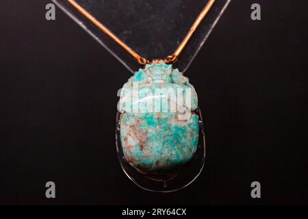 Ägypten, Kairo, Ägyptisches Museum, Amulett gefunden in der Beerdigung von Wendjebauendjed, Tanis. Sie besteht aus einem Scarab aus der ramesside-Zeit. Stockfoto