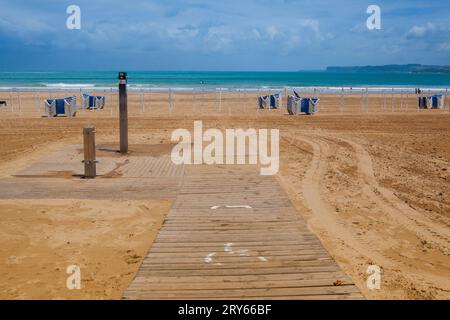 Saisonende am Sardinero Beach in Santander, Spanien Stockfoto