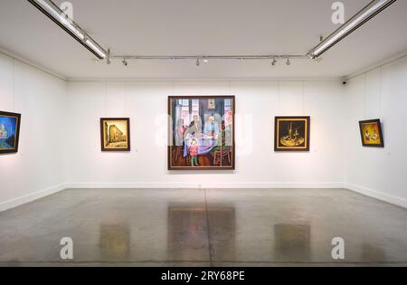 Innenansicht eines der vielen Räume der Gemäldegalerie, Ausstellungen und Ausstellungen im Kunstmuseum der National Gallery. In Tiflis, Georgien, Europa. Stockfoto