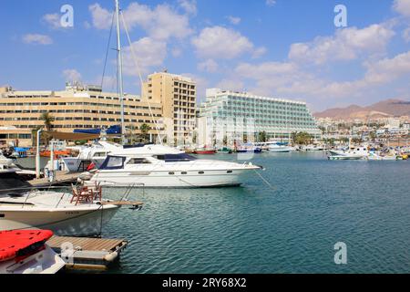 EILAT, ISRAEL - 14. MAI 2011: Dies ist ein Yachthafen in einer inneren künstlichen Lagune. Stockfoto