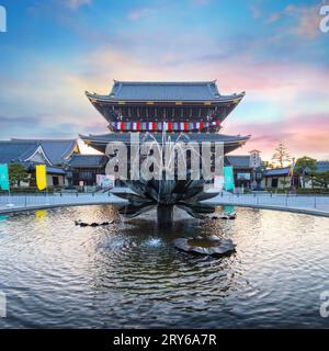 Kyoto, Japan - März 28 2023: Higashi Honganji-Tempel im Zentrum von Kyoto, einer von zwei dominierenden Sekten des Shin-Buddhismus in Japan und ab Stockfoto