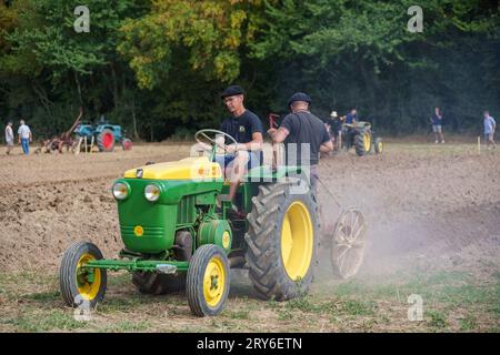 Vintage-John Deere Super 204-Traktor. Stockfoto