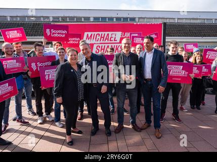 Hamilton, Schottland, Großbritannien. 29. September 2023. Der Vorsitzende der Labour Party, Sir Keir Starmer, schloss sich Anas Sarwar, Michael Shanks und Jackie Baillie für eine schottische Labour-Kundgebung vor den Nachwahlen in Rutherglen und Hamilton West nächste Woche an. Die Scottish Labour Party hofft, den Sitz der SNP zu übernehmen. Iain Masterton/Alamy Live News Stockfoto