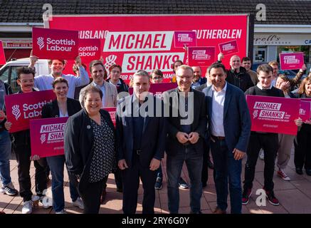 Hamilton, Schottland, Großbritannien. 29. September 2023. Der Vorsitzende der Labour Party, Sir Keir Starmer, schloss sich Anas Sarwar, Michael Shanks und Jackie Baillie für eine schottische Labour-Kundgebung vor den Nachwahlen in Rutherglen und Hamilton West nächste Woche an. Die Scottish Labour Party hofft, den Sitz der SNP zu übernehmen. Iain Masterton/Alamy Live News Stockfoto