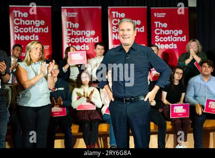 Hamilton, Schottland, Großbritannien. 29. September 2023. Der Vorsitzende der Labour Party, Sir Keir Starmer, schloss sich Anas Sarwar, Michael Shanks und Jackie Baillie für eine schottische Labour-Kundgebung vor den Nachwahlen in Rutherglen und Hamilton West nächste Woche an. Die Scottish Labour Party hofft, den Sitz der SNP zu übernehmen. Pic; Sir Keir Starmer. Iain Masterton/Alamy Live News Stockfoto