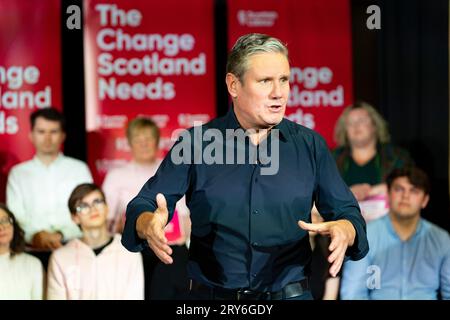 Hamilton, Schottland, Großbritannien. 29. September 2023. Der Vorsitzende der Labour Party, Sir Keir Starmer, schloss sich Anas Sarwar, Michael Shanks und Jackie Baillie für eine schottische Labour-Kundgebung vor den Nachwahlen in Rutherglen und Hamilton West nächste Woche an. Die Scottish Labour Party hofft, den Sitz der SNP zu übernehmen. Pic; Sir Keir Starmer. Iain Masterton/Alamy Live News Stockfoto