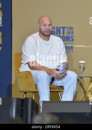 Miami, Florida, USA. September 2023 28. Rapper Fat Joe auf der Bühne während der US-Vizepräsidentin Kamala Harris besuchte die Florida International University im Rahmen ihrer „Fight for Our Freedoms“ College Tour am 28. September 2023 im Florida International University Ocean Bank Convocation Center in Miami, Florida. Quelle: Mpi10/Media Punch/Alamy Live News Stockfoto